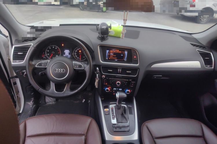 Used Audi Q5 2015 40 TFSI Technology Edition Center Console