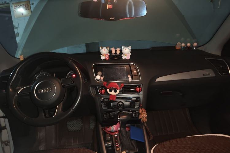 Used Audi Q5 2015 40 TFSI Trendy Edition Center Console
