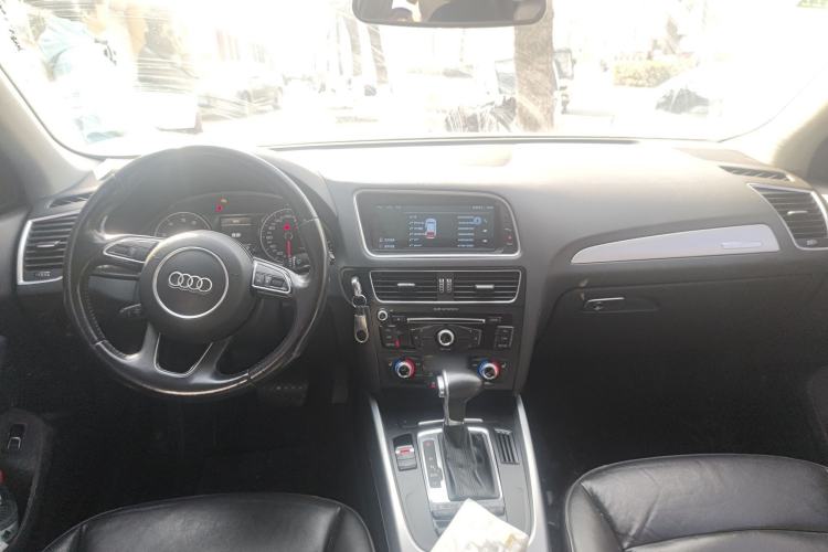 Used Audi Q5 2015 40 TFSI Technology Edition Center Console