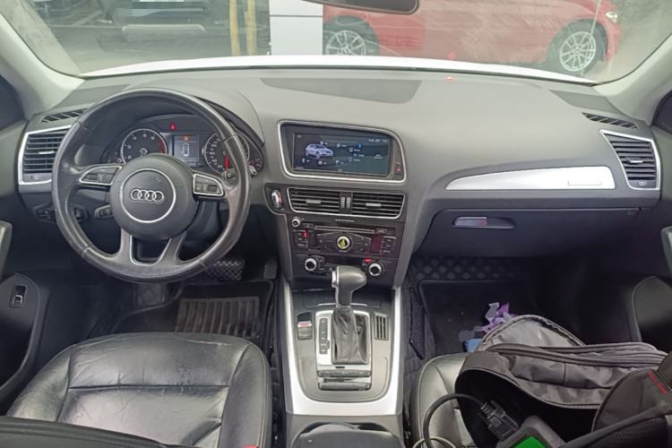 Used Audi Q5 2015 40 TFSI Trendy Edition Center Console