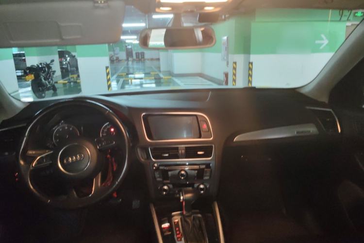 Used Audi Q5 2015 40 TFSI Technology Edition Center Console
