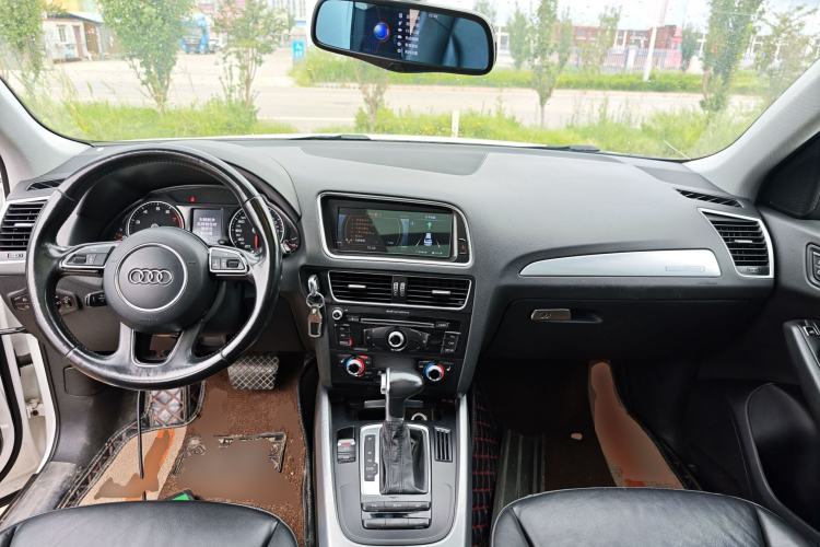 Used Audi Q5 2015 40 TFSI Technology Edition Center Console