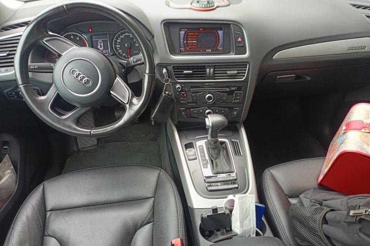Used Audi Q5 2015 40 TFSI Trendy Edition Center Console