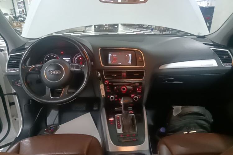 Used Audi Q5 2015 40 TFSI Technology Edition Center Console