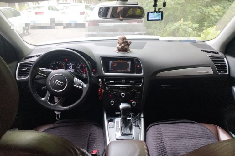 Used Audi Q5 2015 40 TFSI Technology Edition Center Console