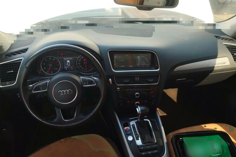 Used Audi Q5 2015 40 TFSI Trendy Edition Center Console
