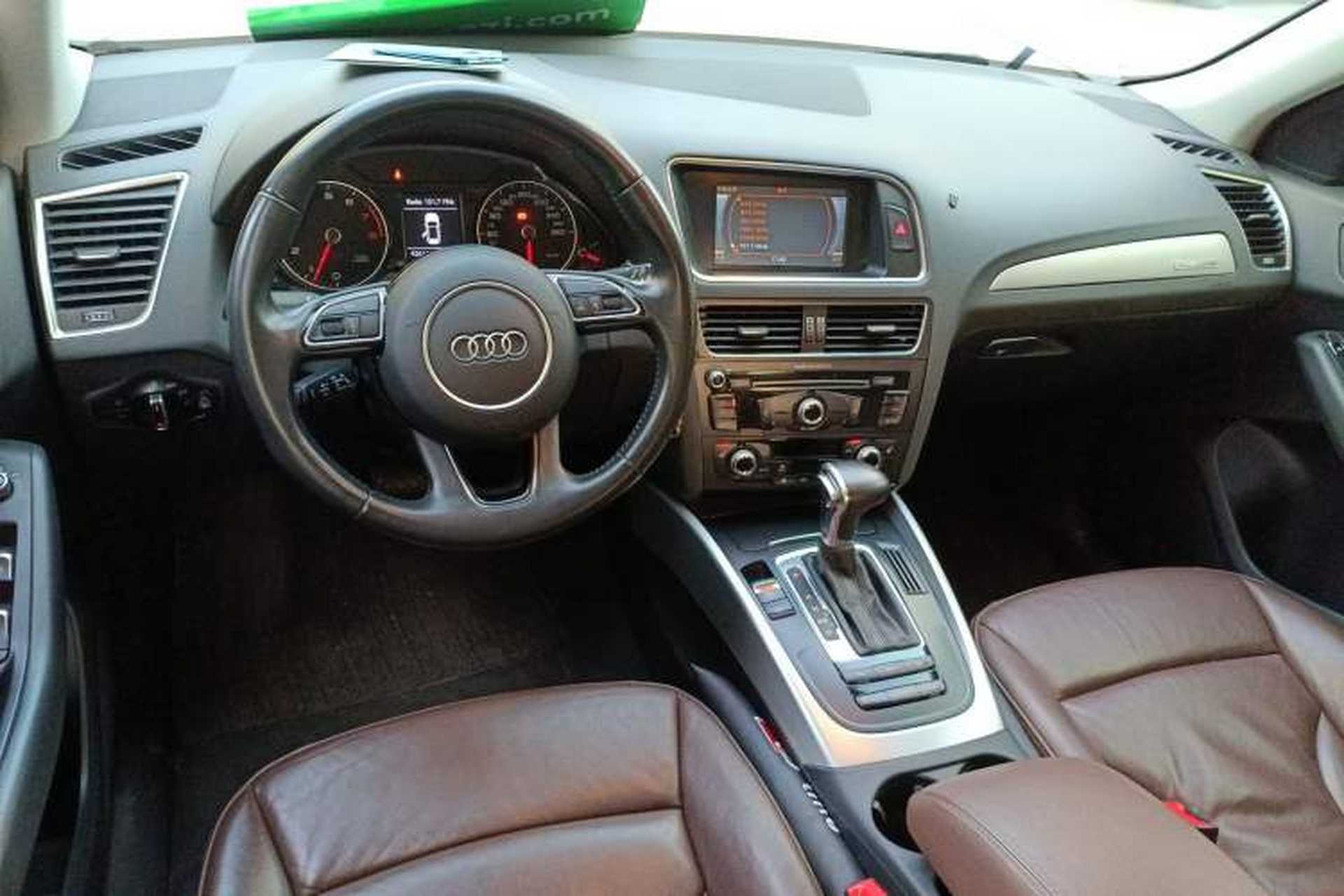 Used Audi Q5 2015 40 TFSI Technology Edition Center Console