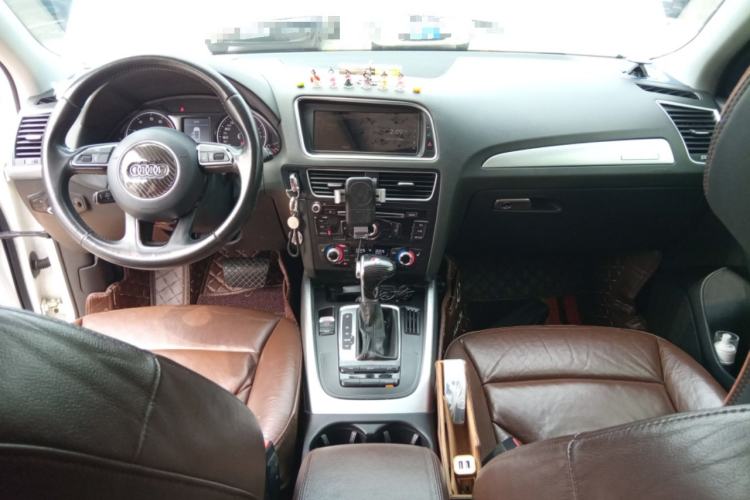 Used Audi Q5 2015 40 TFSI Technology Edition Center Console