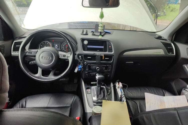 Used Audi Q5 2015 40 TFSI Trendy Edition Center Console