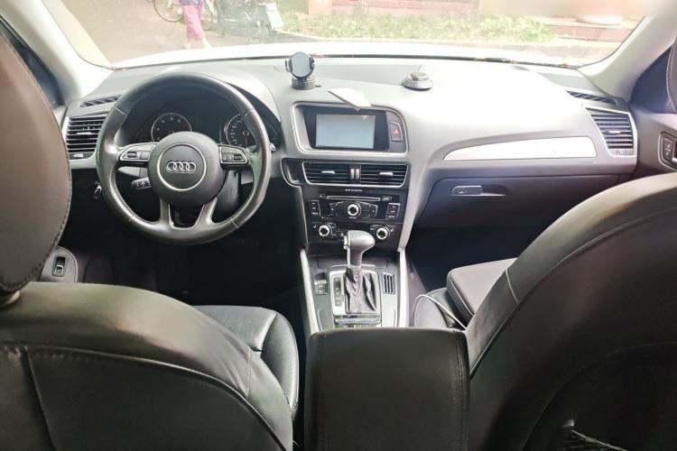 Used Audi Q5 2015 40 TFSI Technology Edition Center Console
