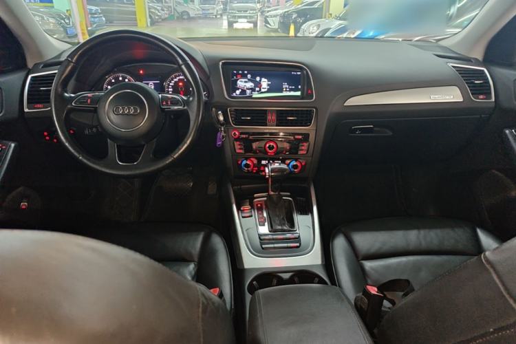 Used Audi Q5 2015 40 TFSI Technology Edition Center Console