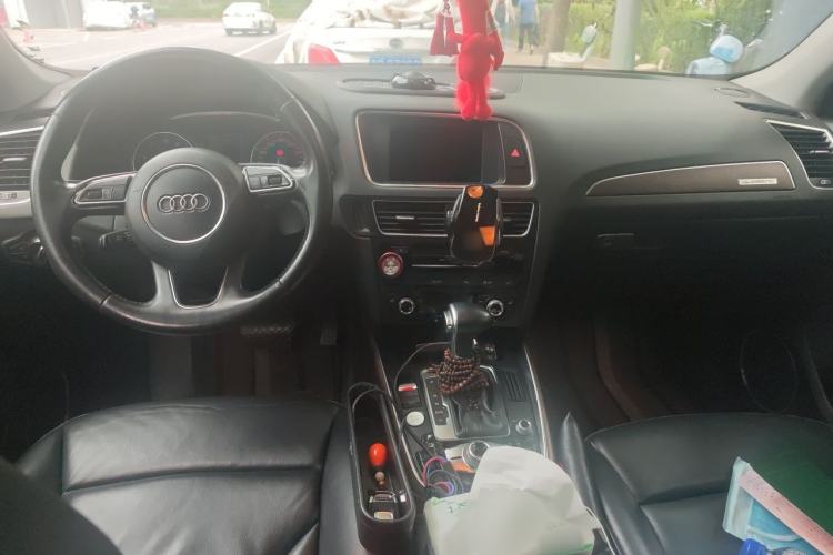 Used Audi Q5 2015 40 TFSI Comfort Model Center Console