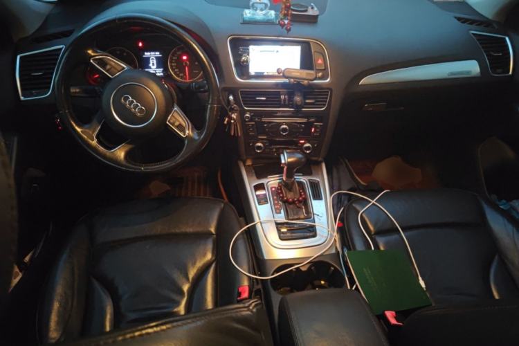 Used Audi Q5 2015 40 TFSI Technology Edition Center Console