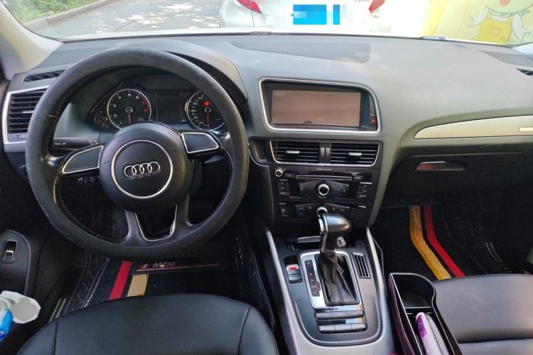 Used Audi Q5 2015 40 TFSI Technology Edition Center Console
