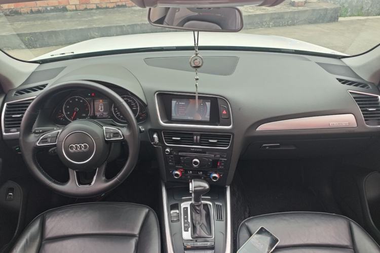 Used Audi Q5 2015 40 TFSI Technology Edition Center Console