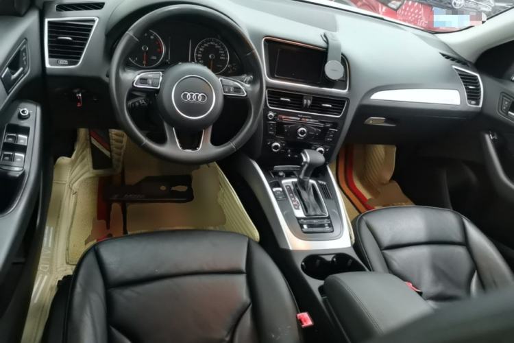 Used Audi Q5 2015 40 TFSI Technology Edition Center Console