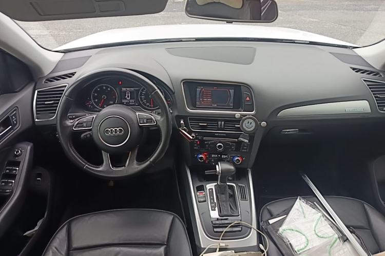 Used Audi Q5 2015 40 TFSI Technology Edition Center Console
