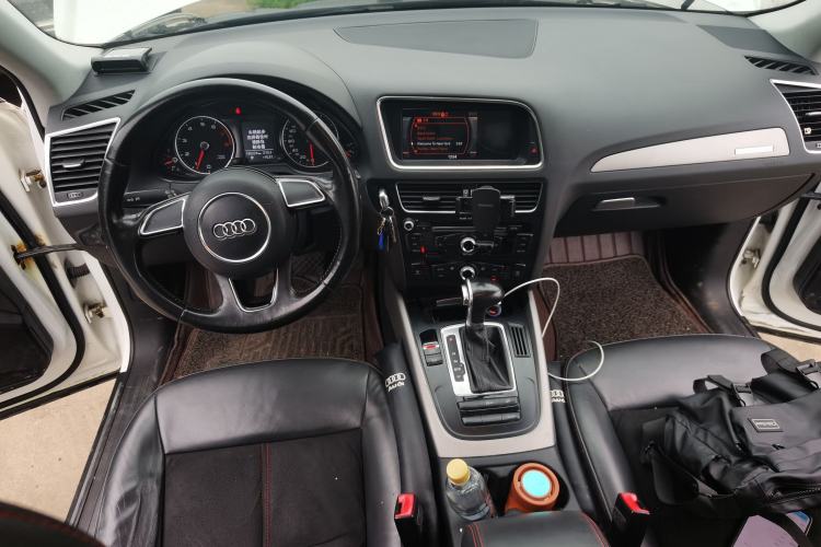 Used Audi Q5 2015 40 TFSI Trendy Edition Center Console