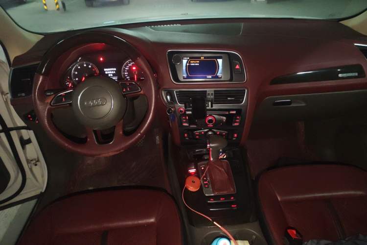 Used Audi Q5 2015 40 TFSI Trendy Edition Center Console