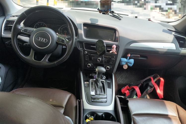 Used Audi Q5 2015 40 TFSI Technology Edition Center Console