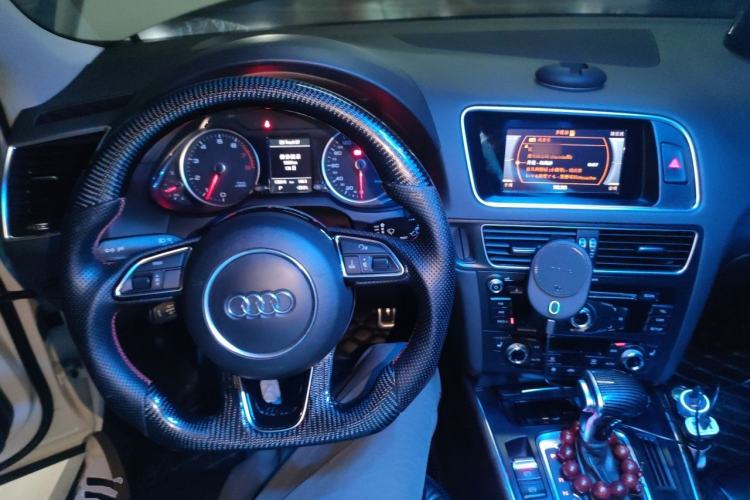 Used Audi Q5 2015 40 TFSI Trendy Edition Center Console