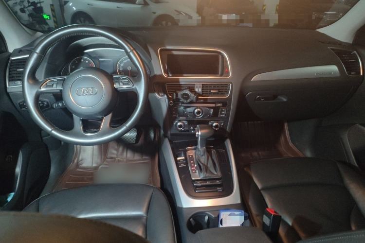 Used Audi Q5 2015 40 TFSI Technology Edition Center Console