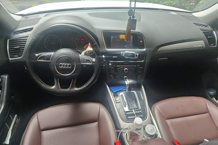 Used Audi Q5 2015 40 TFSI Trendy Edition Center Console