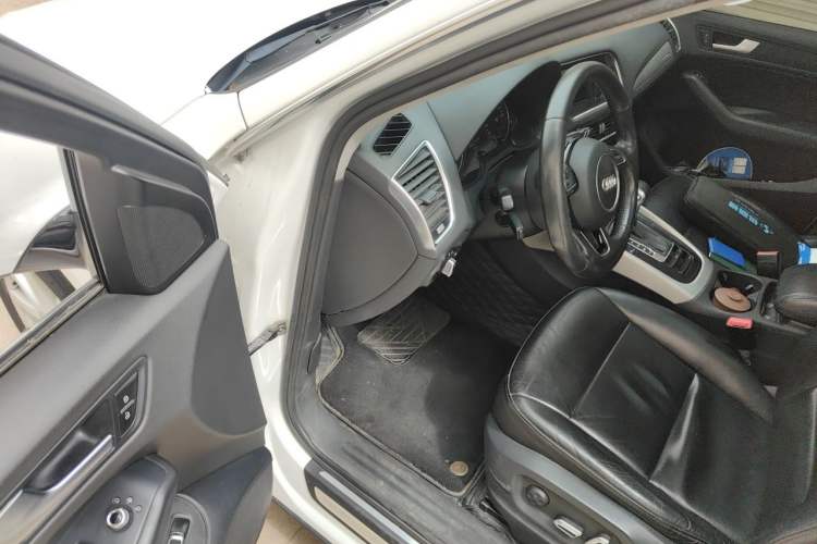 Used Audi Q5 2015 40 TFSI Trendy Edition Driver Seat