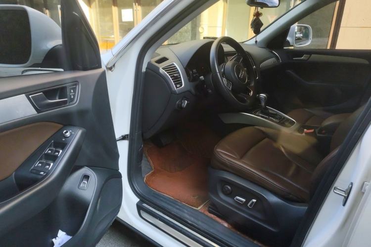 Used Audi Q5 2015 40 TFSI Technology Edition Driver Seat