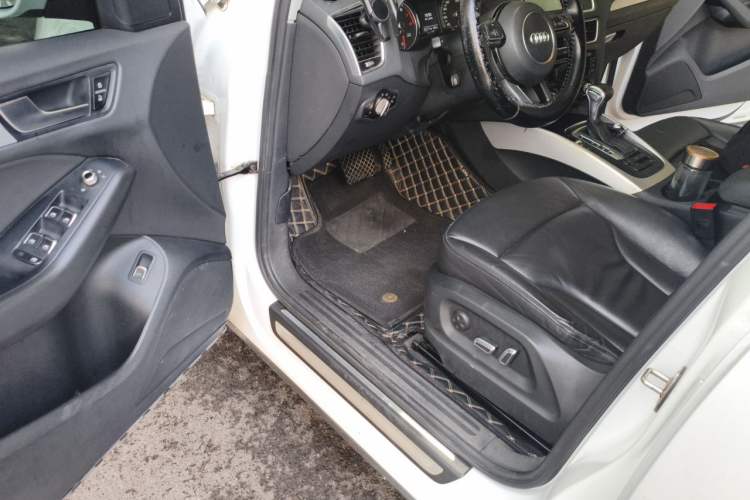 Used Audi Q5 2015 40 TFSI Technology Edition Driver Seat