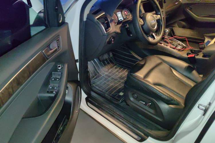 Used Audi Q5 2015 40 TFSI Comfort Model Driver Seat