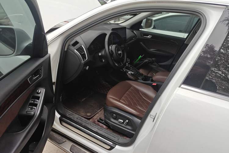 Used Audi Q5 2015 40 TFSI Technology Edition Driver Seat