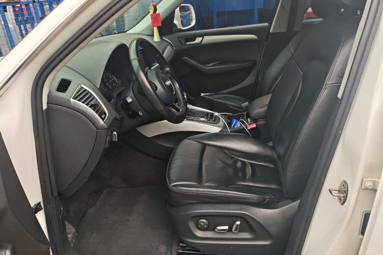 Used Audi Q5 2015 40 TFSI Technology Edition Driver Seat
