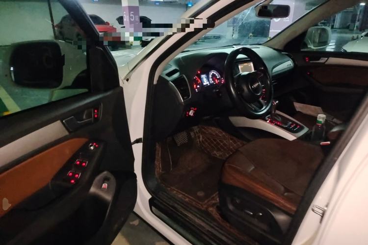Used Audi Q5 2015 40 TFSI Trendy Edition Driver Seat