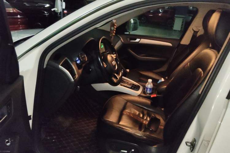 Used Audi Q5 2015 40 TFSI Technology Edition Driver Seat