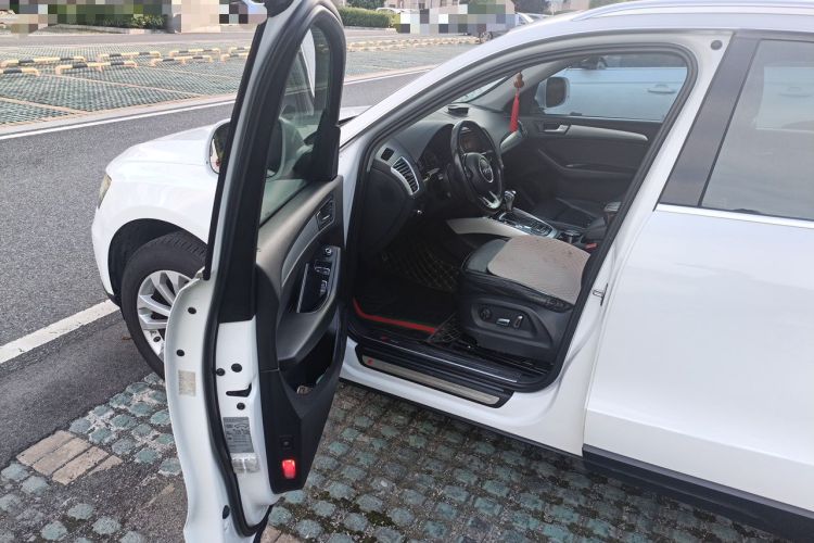 Used Audi Q5 2015 40 TFSI Technology Edition Driver Seat
