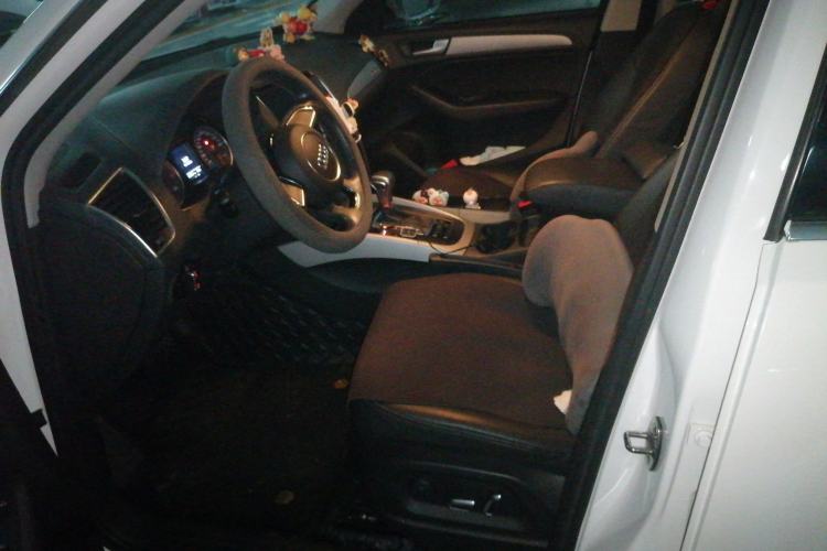 Used Audi Q5 2015 40 TFSI Trendy Edition Driver Seat