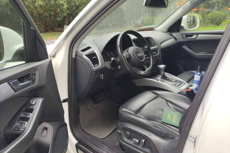 Used Audi Q5 2015 40 TFSI Technology Edition Driver Seat