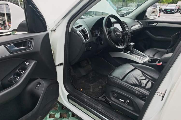 Used Audi Q5 2015 40 TFSI Technology Edition Driver Seat