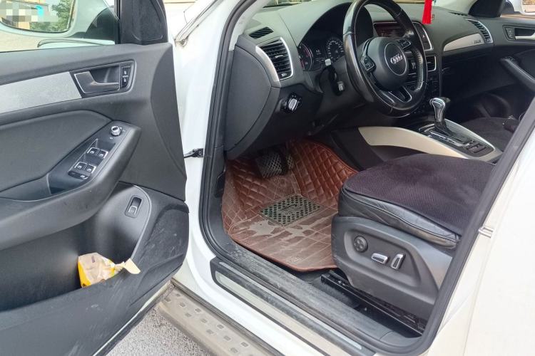 Used Audi Q5 2015 40 TFSI Technology Edition Driver Seat