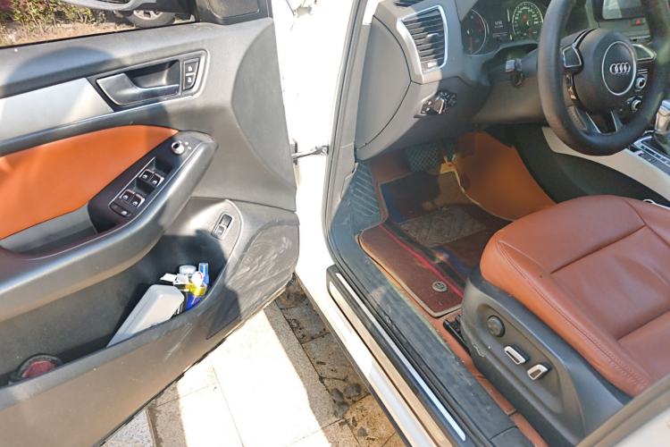 Used Audi Q5 2015 40 TFSI Trendy Edition Driver Seat