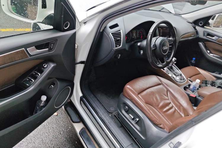 Used Audi Q5 2015 40 TFSI Comfort Model Driver Seat