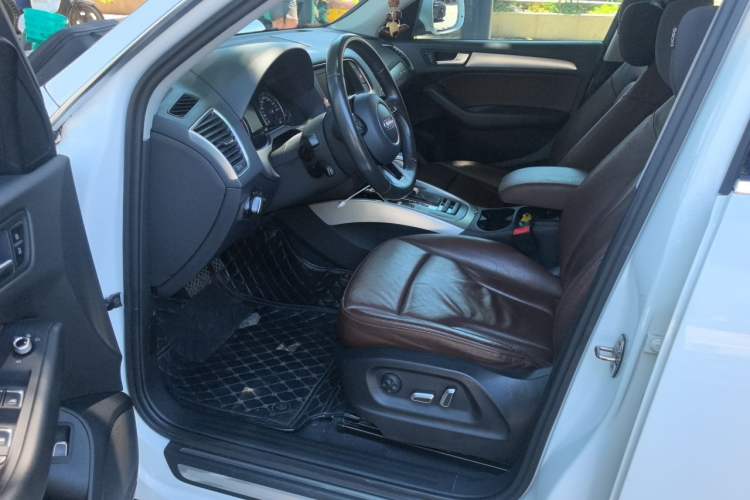 Used Audi Q5 2015 40 TFSI Technology Edition Driver Seat