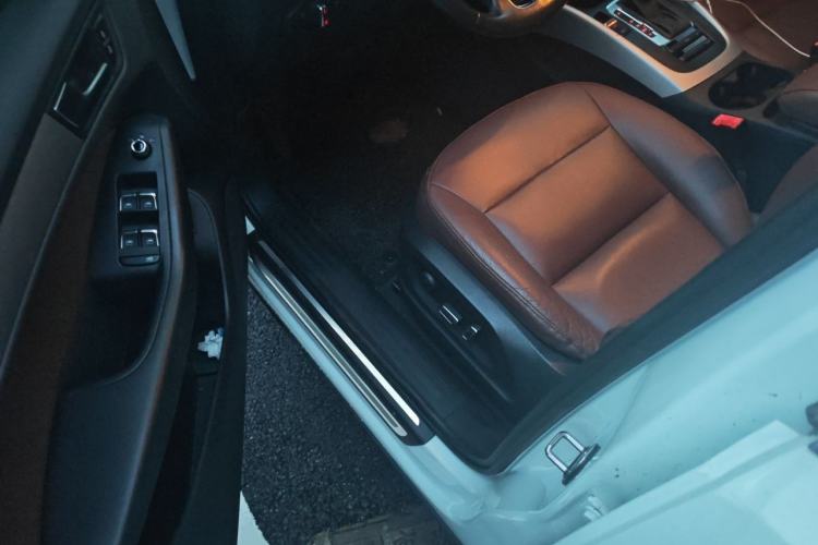Used Audi Q5 2015 40 TFSI Trendy Edition Driver Seat