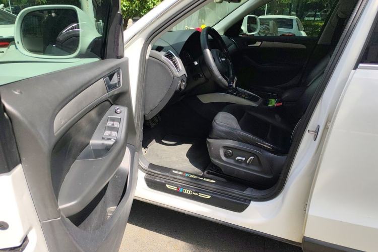 Used Audi Q5 2015 40 TFSI Trendy Edition Driver Seat