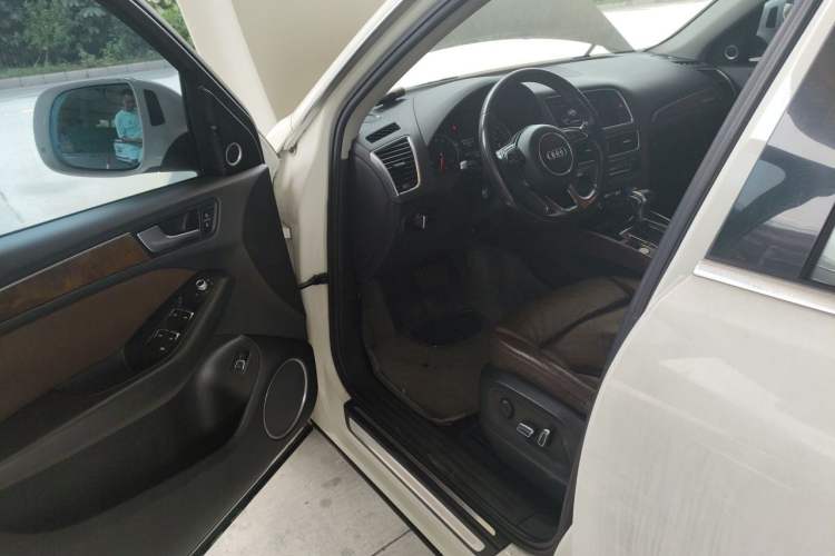 Used Audi Q5 2015 40 TFSI Comfort Model Driver Seat