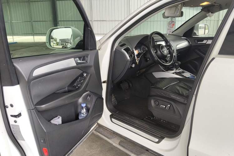 Used Audi Q5 2015 40 TFSI Technology Edition Driver Seat