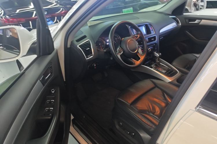 Used Audi Q5 2015 40 TFSI Technology Edition Driver Seat