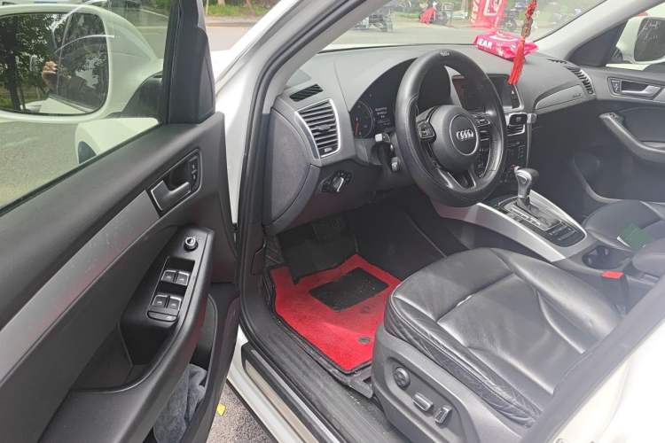 Used Audi Q5 2015 40 TFSI Technology Edition Driver Seat