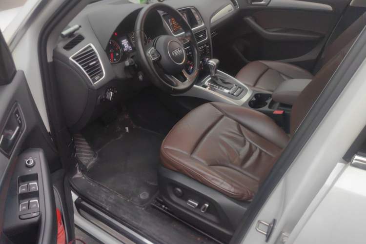 Used Audi Q5 2015 40 TFSI Technology Edition Driver Seat